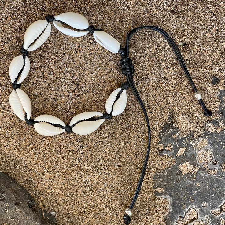 El Regalo 1 PC Handmade Seashell (Cowrie) Adjustable Bracelet for Girls & Women- Beach Fashion Jewelry