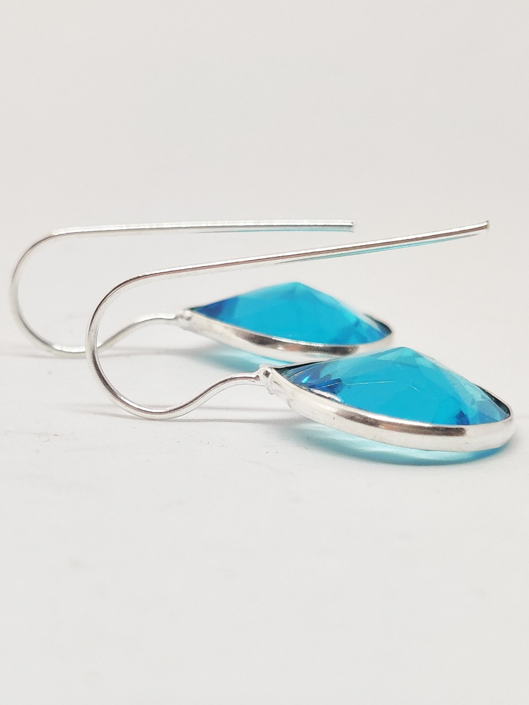 EL REGALO Blue Teardrop Shaped Studs Earrings - for Women and Girls
Style ID: 16851562