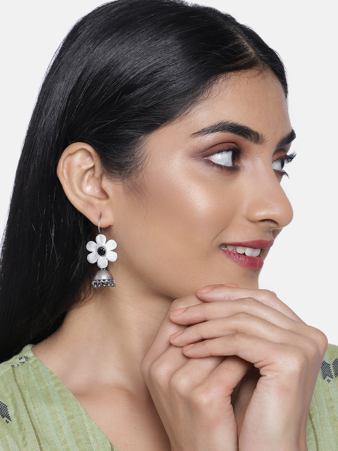 EL REGALO Silver-Toned & Black Flower Jhumkas - for Women and Girls
Style ID: 16287442