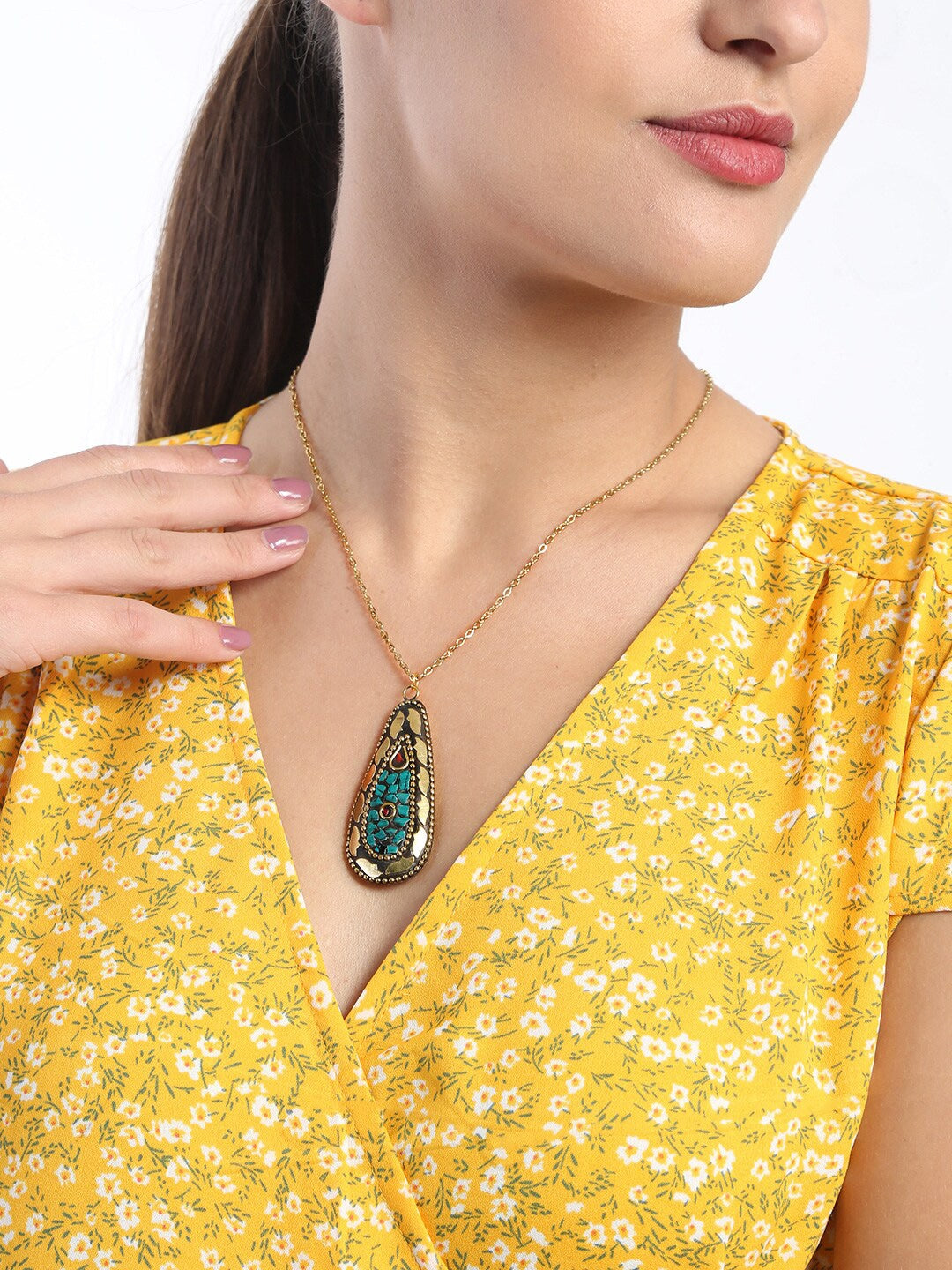 EL REGALO Green & Gold-Toned Brass Handcrafted Chain Necklace - for Women and Girls
Style ID: 17206386