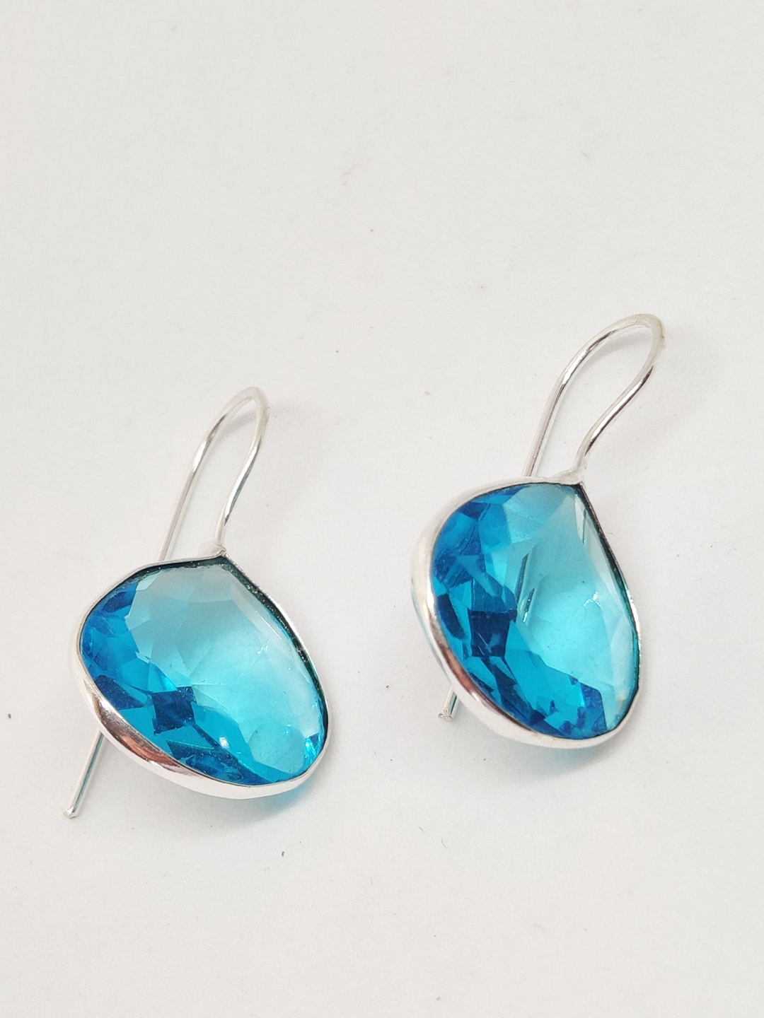 EL REGALO Blue Teardrop Shaped Studs Earrings - for Women and Girls
Style ID: 16851562