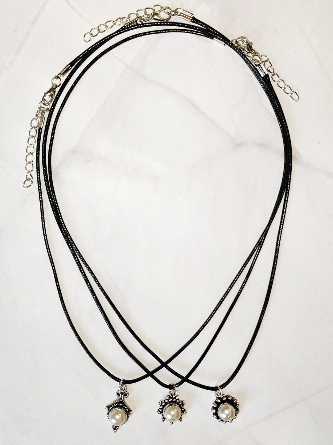 EL REGALO Black & White Chain - for Women and Girls
Style ID: 16844152