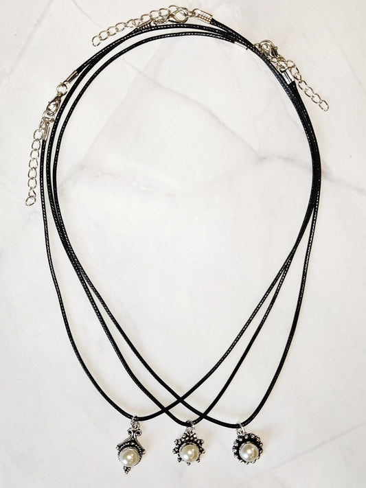 EL REGALO Black & White Chain - for Women and Girls
Style ID: 16844152
